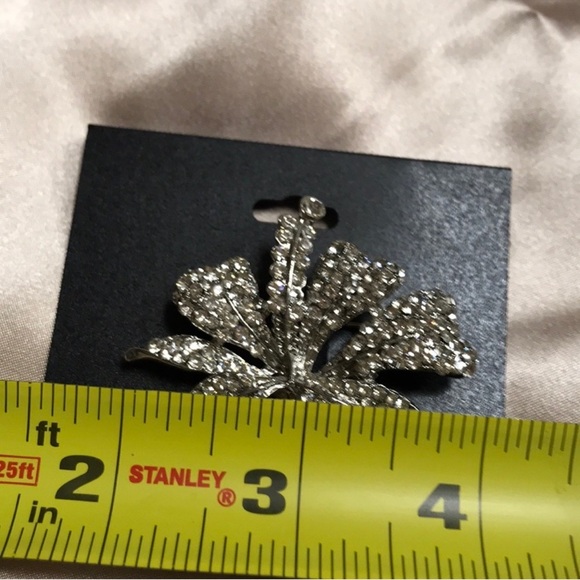 NWT Silver Rhinestone Brooch 2" Floral Lily Perfect Gift Elegant Crystal Flower - Picture 5 of 8